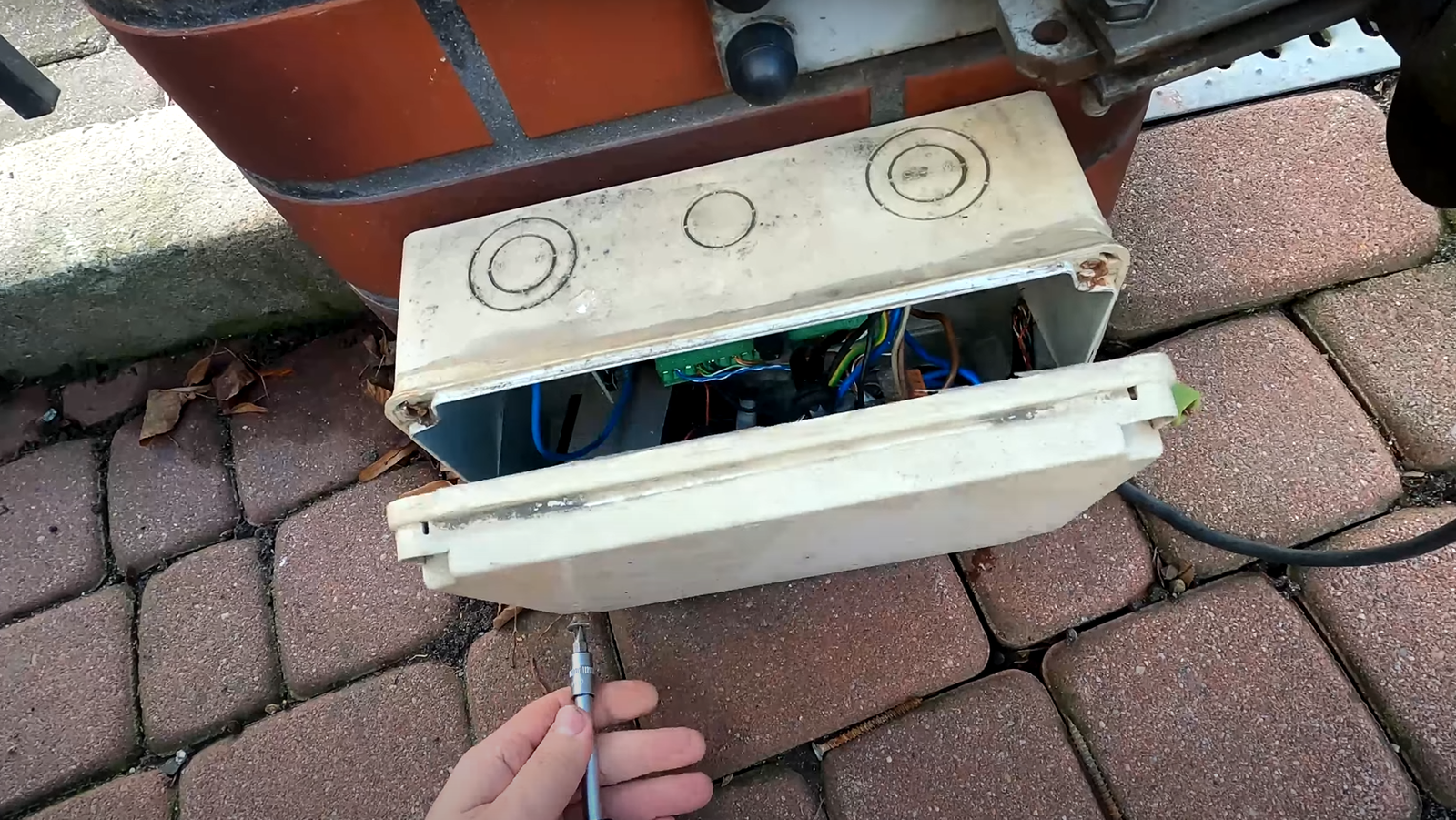 repairing automatic gate